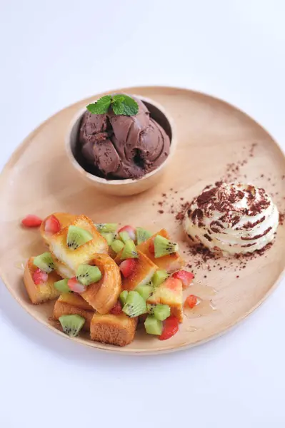 Домашнее Шоколадное Мороженое Мятой Миске Домашний Органический Продукт — стоковое фото