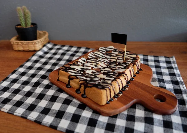 Toast Topped Sliced Bananas Nuts Chocolate Caramel Syrup — Stock Photo, Image