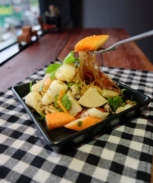 Salade Thaïlandaise Aigre Nouilles Épicées Aux Fruits Mer Porc Céleri — Photo