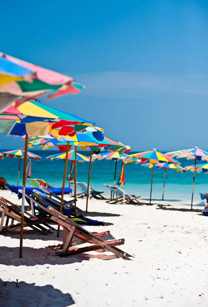 Praia Areia Branca Tropical Céu Azul Ilhas Similares Phuket Tailândia — Fotografia de Stock
