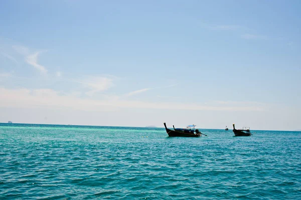 Långa Båtar Longtale Båt Tropical Beach Phuket Thailand — Stockfoto