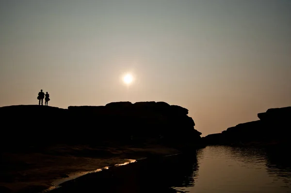 Photographer Silhouette Sunset Rock Holes Stone View Sam Pan Bok — Stock Photo, Image