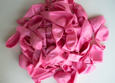 Beyaz arka plan, retro vintage tarzı üzerinde izole kauçuk hava balonu ile sönmüş yeşil