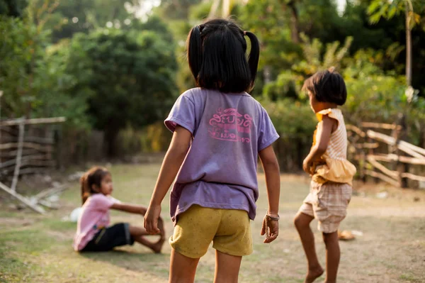 Чампасак Лаос Февраля Неопознанные Дети Лаоса Играют Веселятся Детьми Сельской — стоковое фото