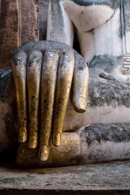 Antik Buda heykeli Wat Si dostum Sukhothai Historical Park, Sukhothai Eyaleti, Tayland