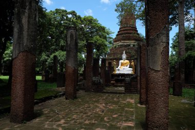 Kamphaeng Phet Buda Heykelleri Tarihi Parkı ile Wat Chang,