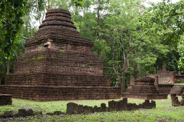 Wat kamphaeng ngam historischer Park in kamphaeng phet, Thailand ( — Stockfoto