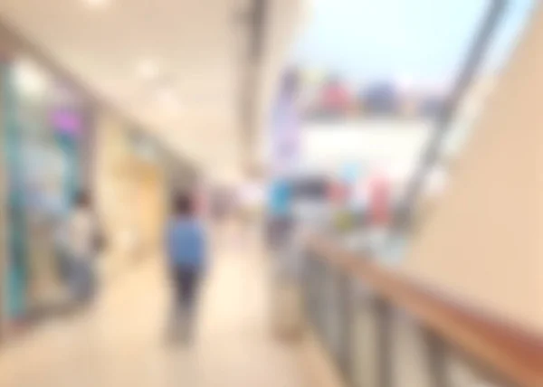 Imagem turva de shopping center e pessoas, em loja de departamento . — Fotografia de Stock