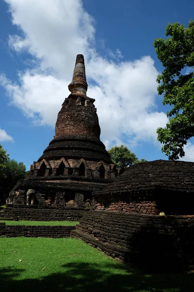 Wat Phra que com estátuas de Buda Parque Histórico em Kamphaeng P — Fotografia de Stock