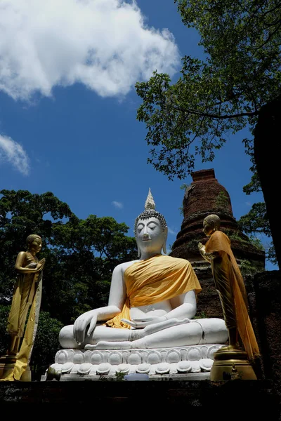 Wat Chang con estatuas de Buda Parque Histórico en Kamphaeng Phet — Foto de Stock