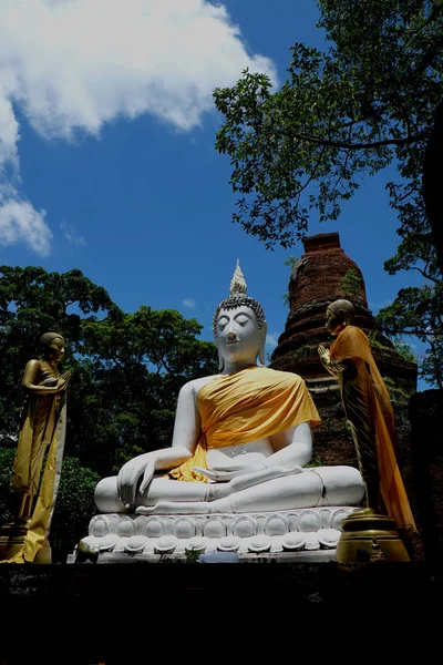 Wat Chang con estatuas de Buda Parque Histórico en Kamphaeng Phet , — Foto de Stock