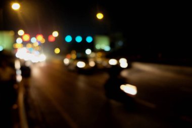 Soyut araba trafiği gece. Hareket bulanık. Hangi şehir 