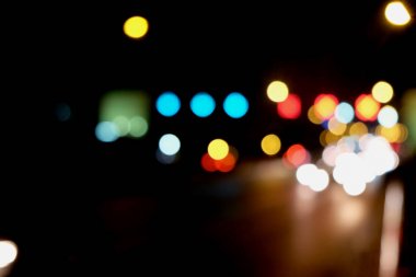 Soyut araba trafiği gece. Hareket bulanık. Hangi şehir 