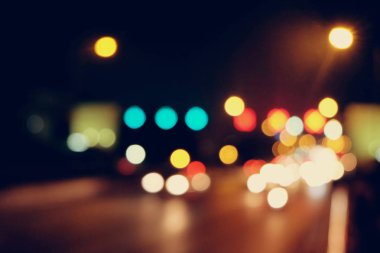 Soyut araba trafiği gece. Hareket bulanık. Hangi şehir 