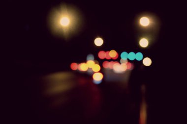 Soyut araba trafiği gece. Hareket bulanık. Hangi şehir 