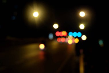 Soyut araba trafiği gece. Hareket bulanık. Hangi şehir 