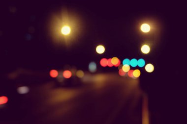 Soyut araba trafiği gece. Hareket bulanık. Hangi şehir 