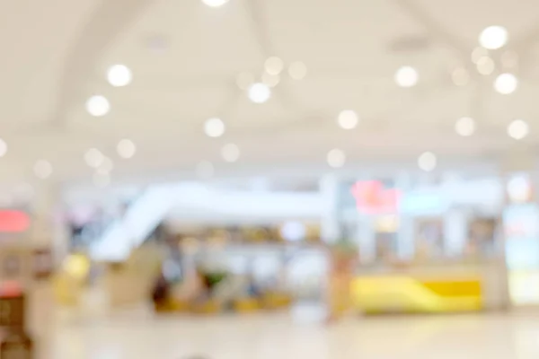 Verschwommenes Bild von Einkaufszentrum und Menschen im Kaufhaus — Stockfoto
