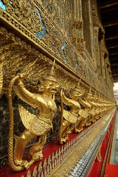 Dämonenwächter im wat phra kaew - dem Tempel des smaragdgrünen Buddha — Stockfoto