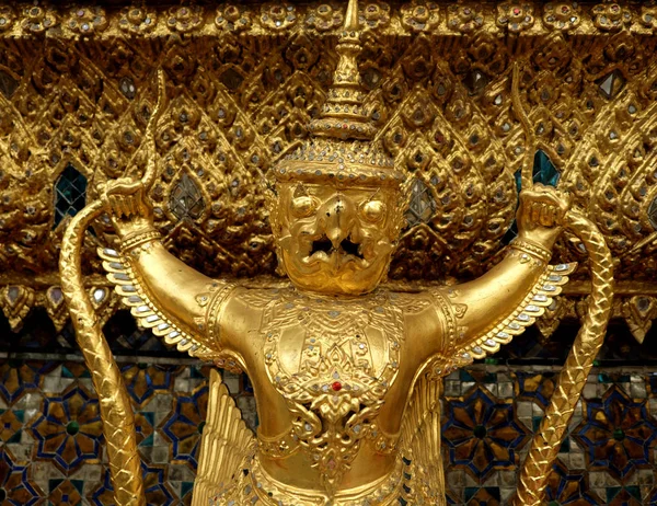 Dämonenwächter im wat phra kaew - dem Tempel des smaragdgrünen Buddha — Stockfoto