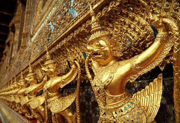 Dämonenwächter im wat phra kaew - dem Tempel des smaragdgrünen Buddha — Stockfoto