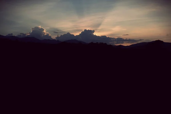 雲と太陽と日没の空の背景,写真素材集 — ストック写真