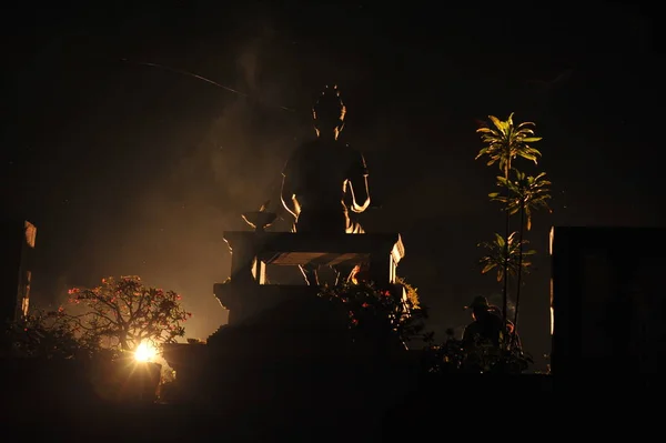 Силуэт памятник королю Рамхамхаенгу, Сукхотай — стоковое фото