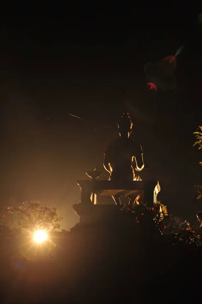 Silhouette the monument of King Ramkhamhaeng, Sukhothai — Stock Photo, Image