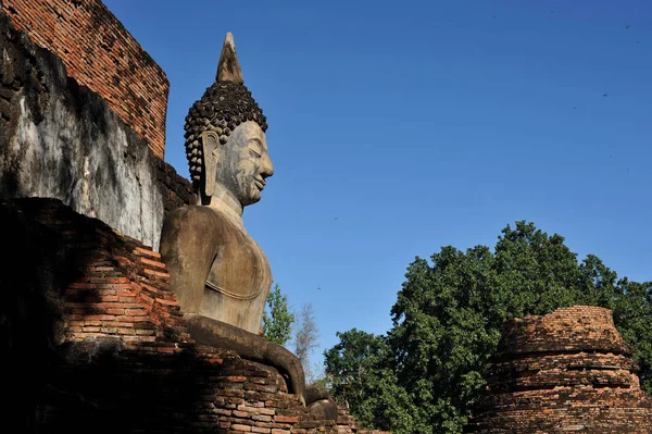 Pomnik starożytnego Buddy. Sukhothai Historical Park, Sukhothai — Zdjęcie stockowe