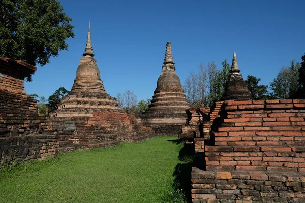 Sukhothai történelmi Park a régi város Thaiföld ókori Buddh — Stock Fotó