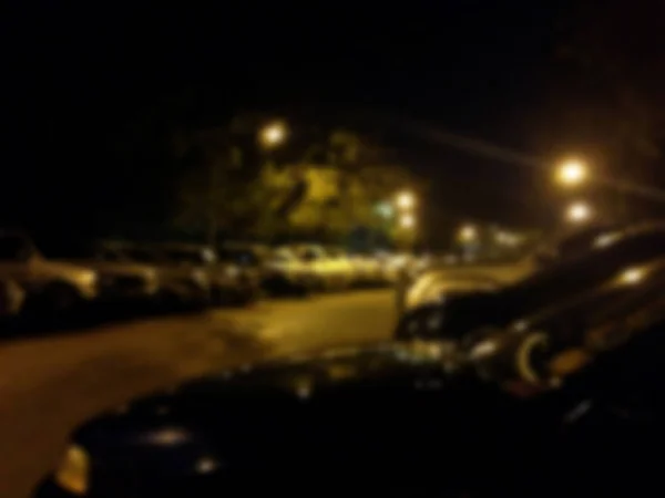 Abstrakte Unschärfen beim Außen-Parken in der Nacht — Stockfoto