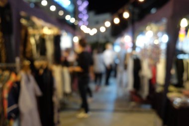 İnsanlar Blurred Backgro ile sokakta Gece Festivali Olay Partisi