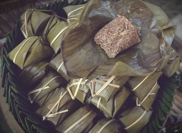 Banana leaf wrapped rice, thai food — Stock Photo, Image