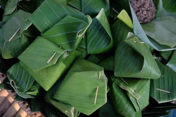 Banánlevél csomagolt rizs, thai étel — Stock Fotó