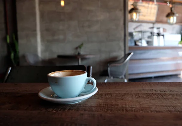カフェのテーブルの上のコーヒーカップ ビンテージ風のエフェクト画像 — ストック写真