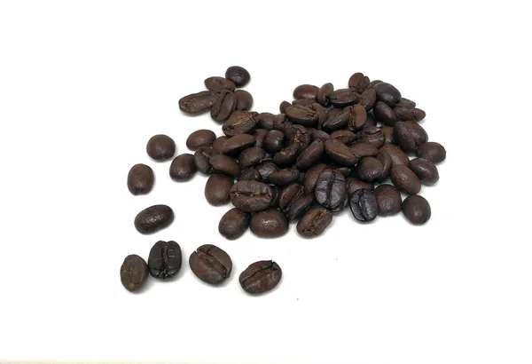 Pražená Kávová Zrna Izolované Bílém Pozadí — Stock fotografie