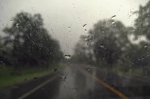 Gouttes Pluie Sur Vitre Voiture Avec Route Saison Des Pluies — Photo