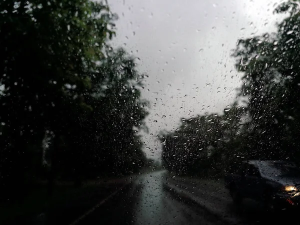 Gouttes Pluie Sur Vitre Voiture Avec Route Saison Des Pluies — Photo