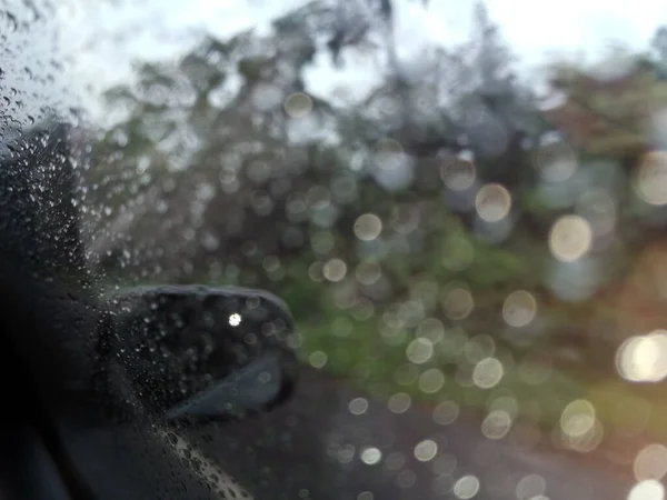 Image Floue Gouttes Pluie Sur Vitre Voiture Avec Route Saison — Photo