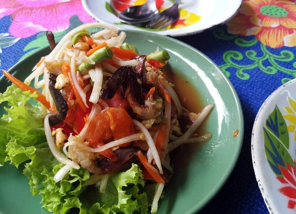 Som Tam Thai Ensalada Papaya Verde Tailandesa Con Pollo Parrilla — Foto de Stock
