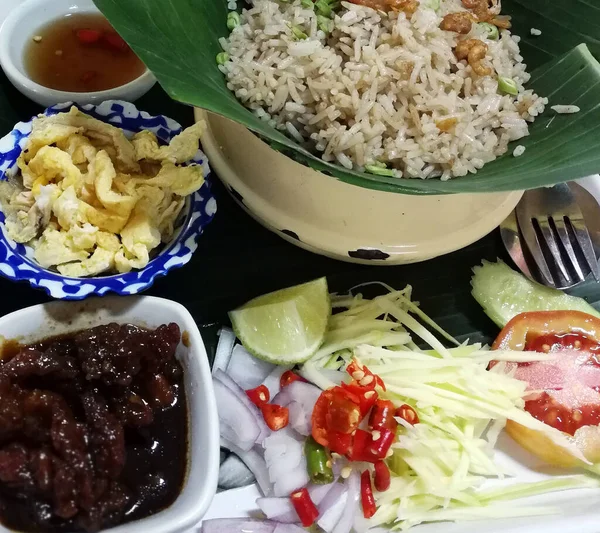 Gebratener Reis Gemischt Mit Garnelenpaste Kao Cluk Thailändisches Essen — Stockfoto