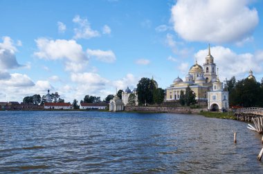 Stolbny Gölü Seliger adasındaki Nilov çöl manastırı.