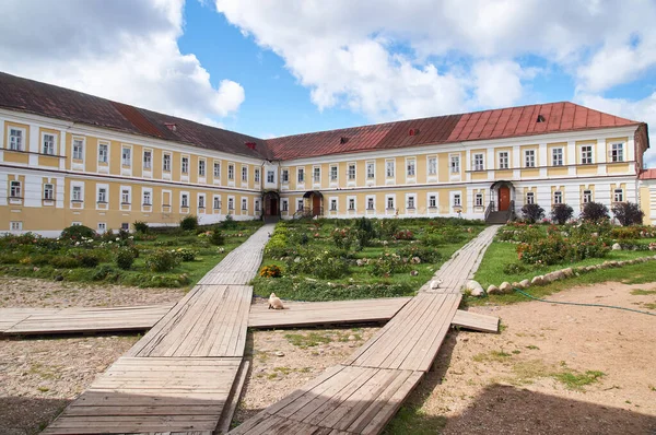 Nilovský pouštní klášter na ostrově Stolbného jezera Náboženský — Stock fotografie