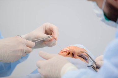 Blefaroplasti, plastik cerrahi operasyon kusurları, deformiteleri ve göz kapakları disfigurations düzeltmek ve estetik yüz göz bölgesini değiştirmek için. tıbbi klinikte