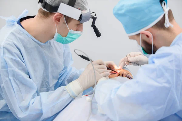 Βλεφαροπλαστική Πλαστική Χειρουργική Λειτουργία Για Διόρθωση Των Ελαττωμάτων Παραμορφώσεις Και — Φωτογραφία Αρχείου