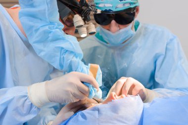 lazer Blefaroplasti, defektleri düzeltmek için plastik cerrahi operasyon, deformiteler, ve göz kapaklarının disfigurations; ve estetik olarak yüzün göz bölgesini değiştirmek için. tıbbi klinikte