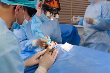 lazer Blefaroplasti, defektleri düzeltmek için plastik cerrahi operasyon, deformiteler, ve göz kapaklarının disfigurations; ve estetik olarak yüzün göz bölgesini değiştirmek için. tıbbi klinikte