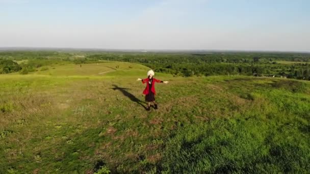 Georgisch Meisje Witte Papakha Rode Nationale Jurk Dansen Nationale Dans — Stockvideo