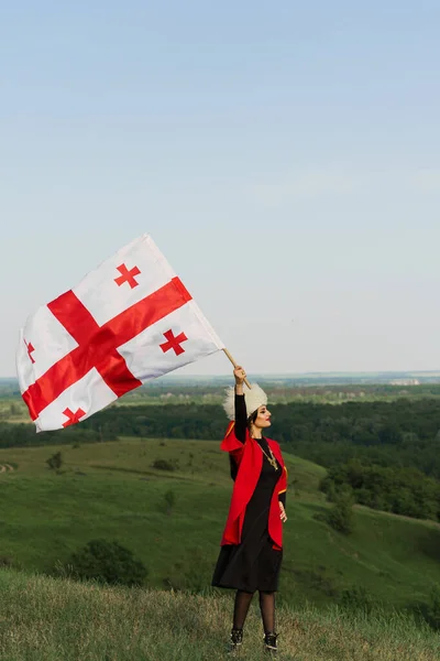 Fille Géorgienne Tient Drapeau National Géorgie Sur Fond Ciel Bleu — Photo