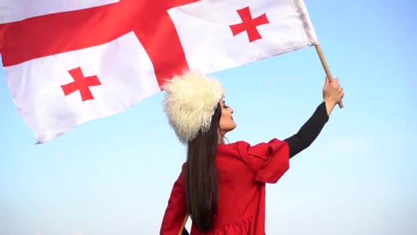 Fille Géorgienne Avec Drapeau National Géorgie Dans Les Mains Promène — Video